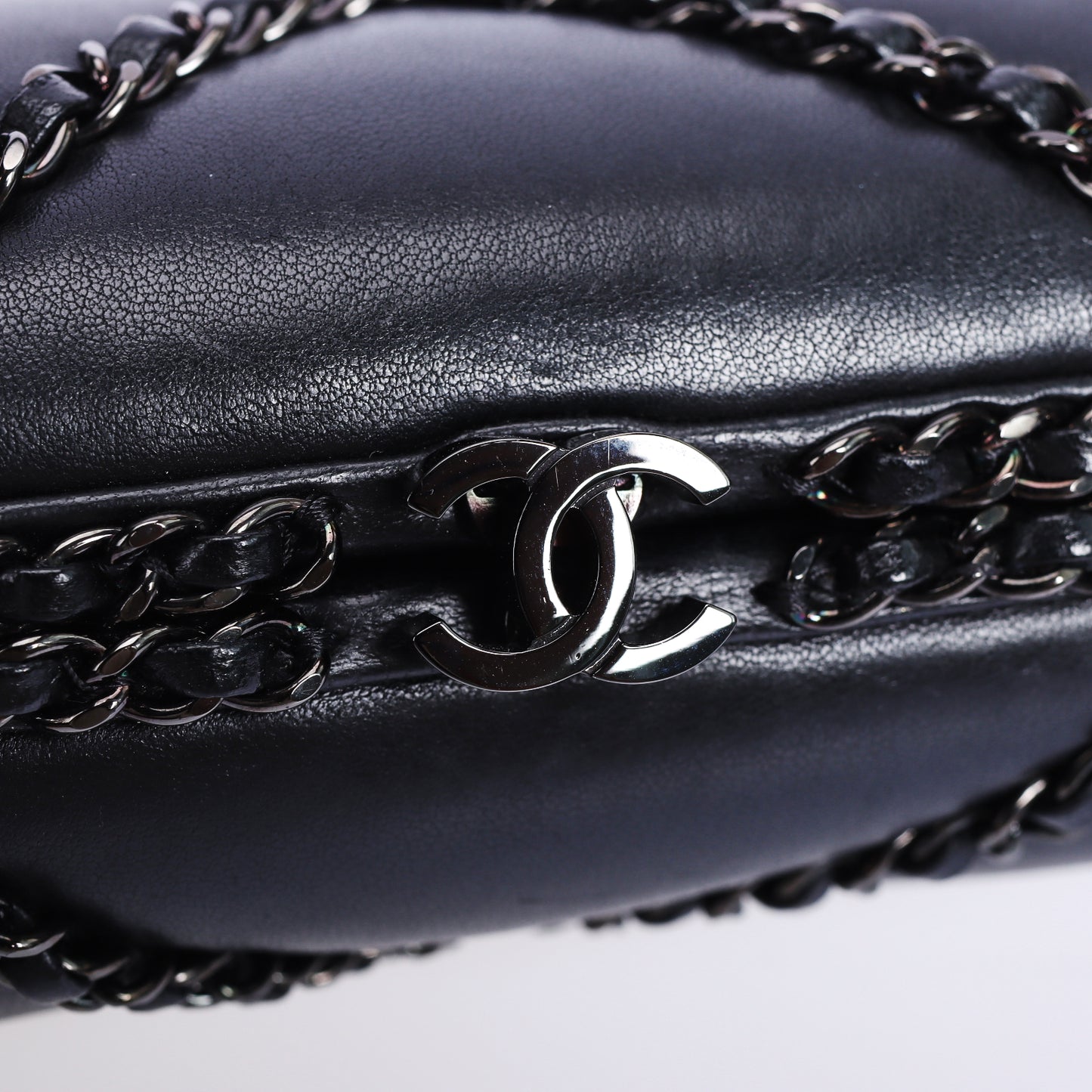 Pre-Owned Chanel Black Chevron Lambskin Leather Chain Around Clutch Crossbody Bag 49371485