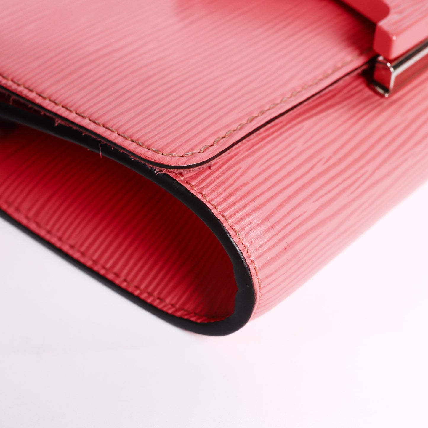 Pre-Owned Louis Vuitton Twist Pink Epi Calfskin Crossbody Bag 49577086