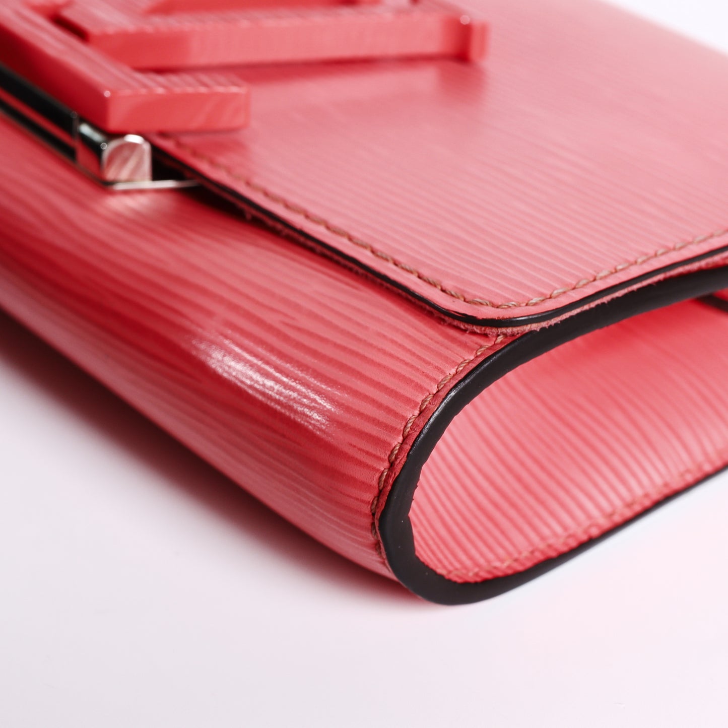 Pre-Owned Louis Vuitton Twist Pink Epi Calfskin Crossbody Bag 49577086