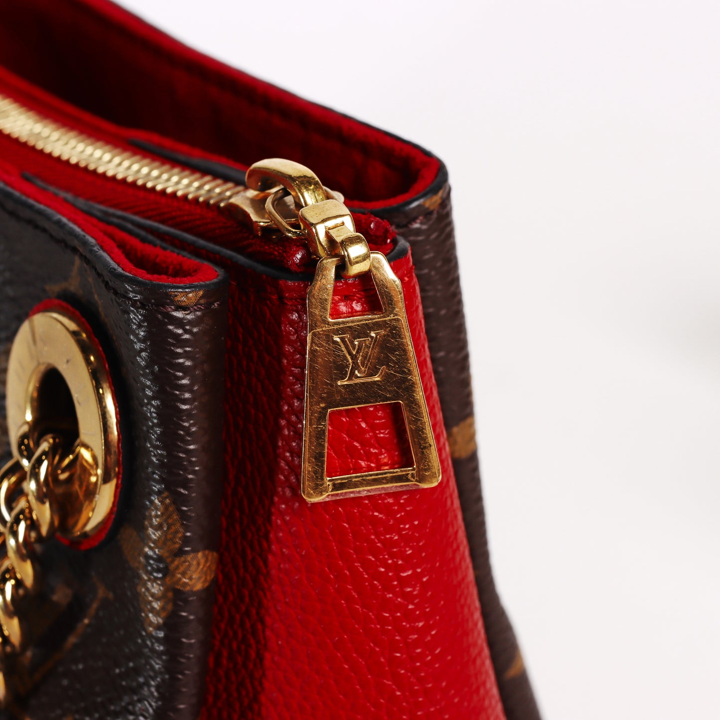 Pre-Owned Louis Vuitton Surène BB Red Monogram Coated Canvas Shoulder Bag 51599048