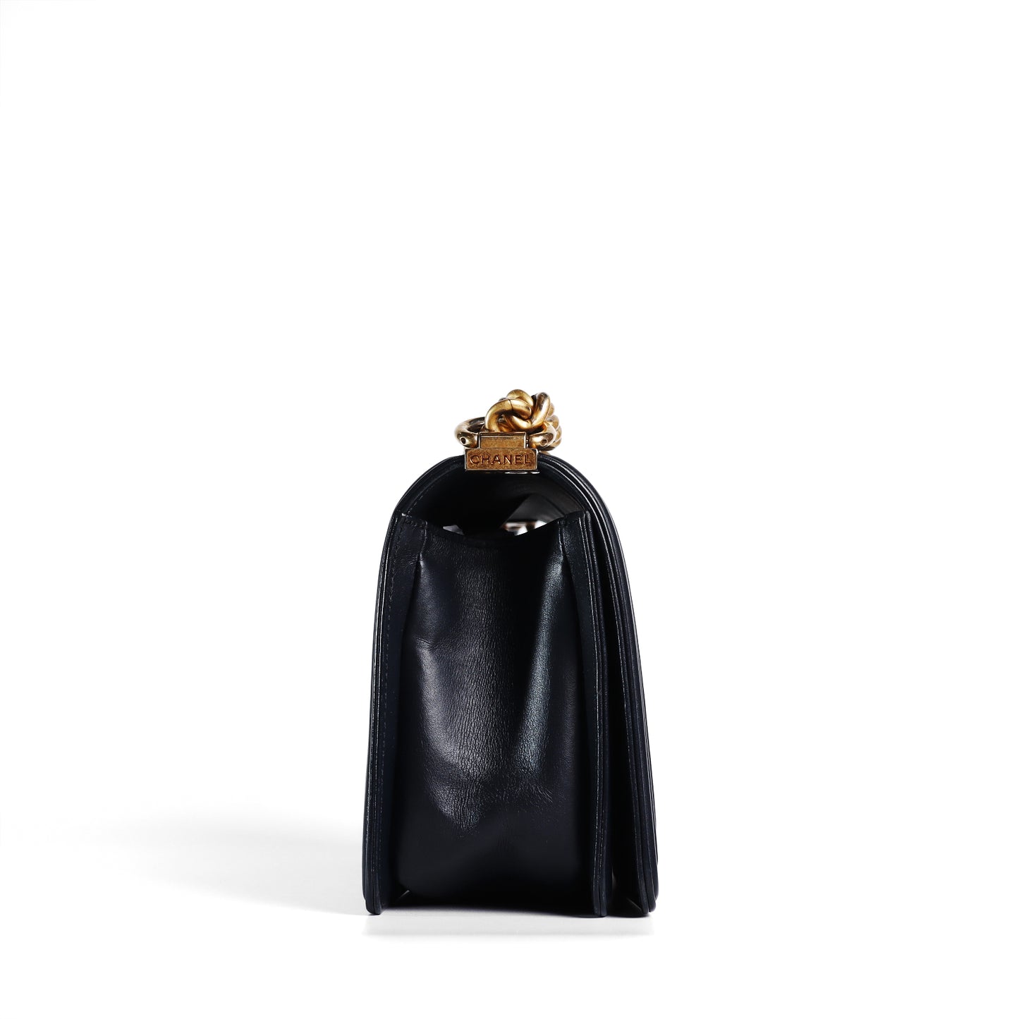 Pre-Owned Chanel Le Boy Medium Black Quilted Lambskin Shoulder Bag 53257670