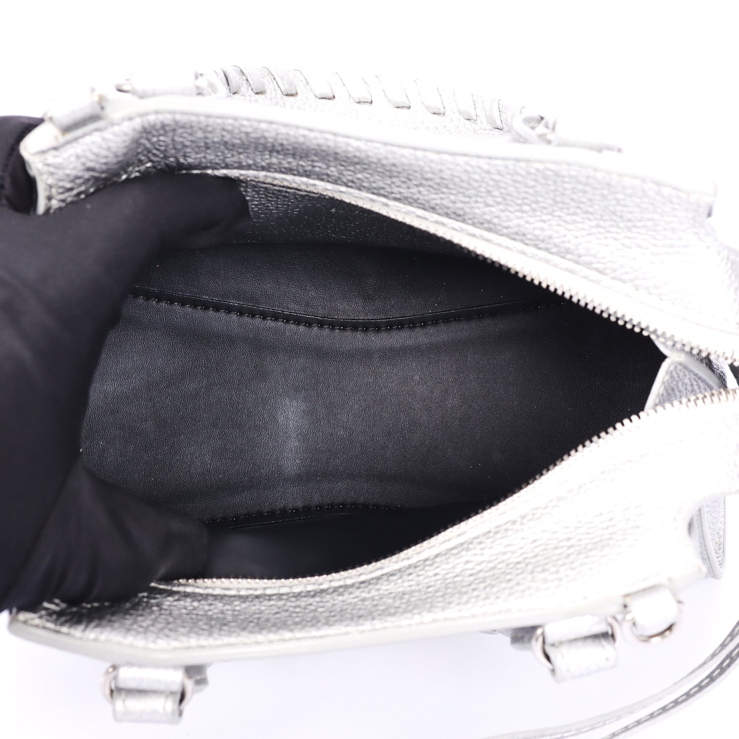 Pre-Owned Balenciaga City Silver Calfskin Shoulder Bag 54450961