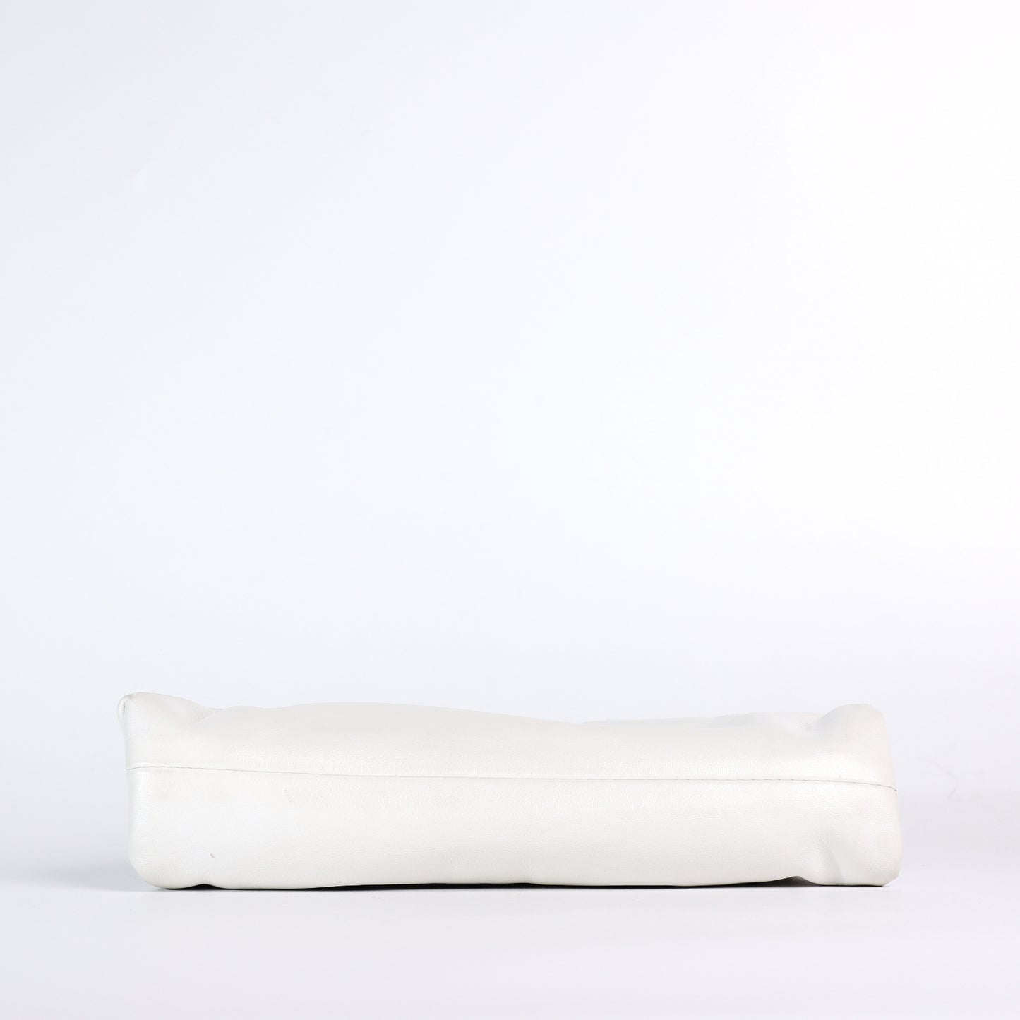 Pre-Owned Bottega Veneta White Calfskin The Pouch Clutch Bags Small Leather Goods 55774846