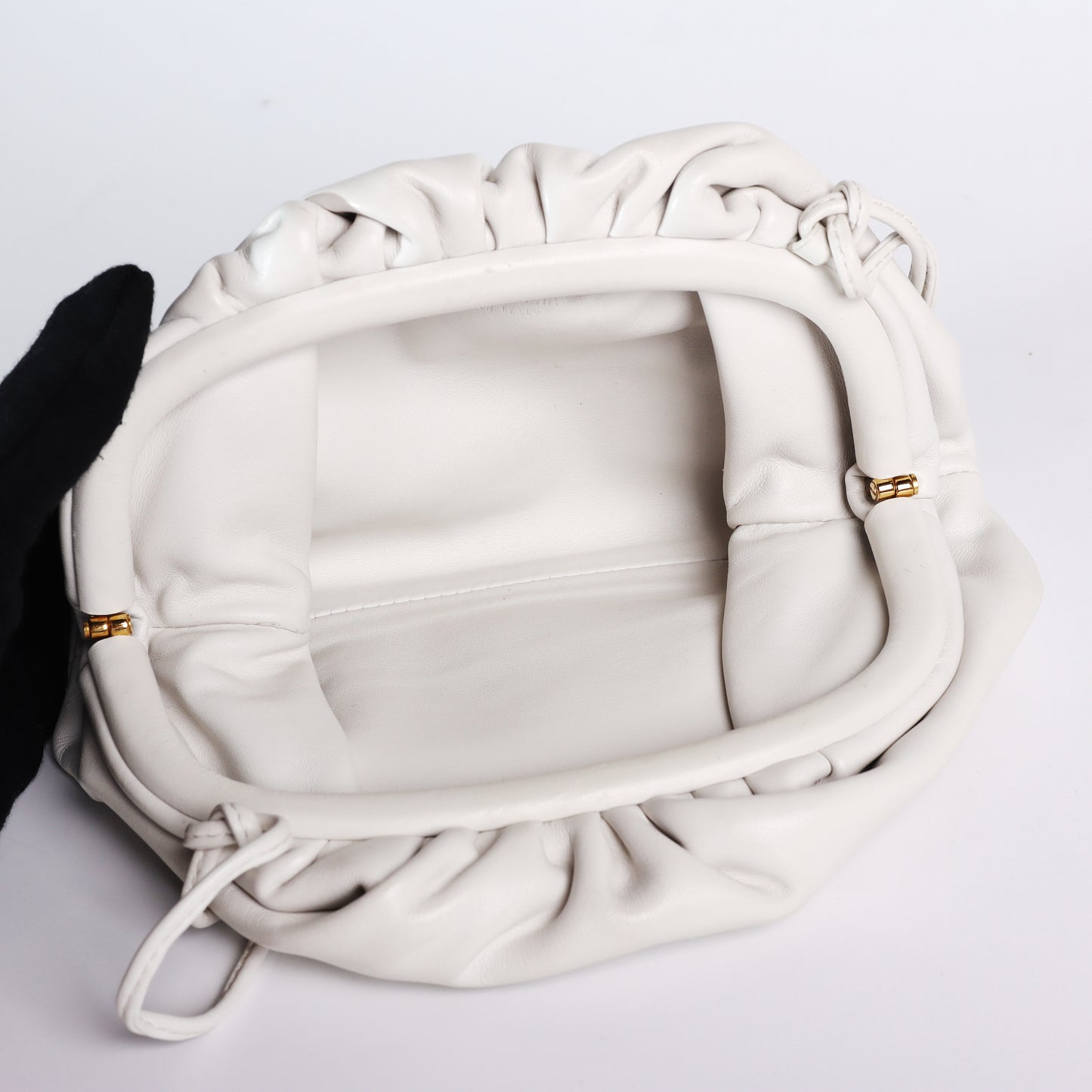 Pre-Owned Bottega Veneta White Calfskin The Pouch Clutch Bags Small Leather Goods 55774846