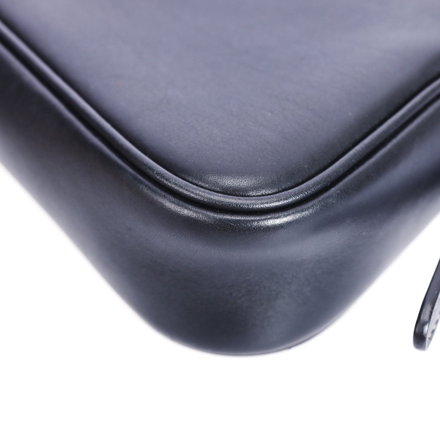 Pre-Owned Gucci  Black Calfskin Crossbody Bag 56943083