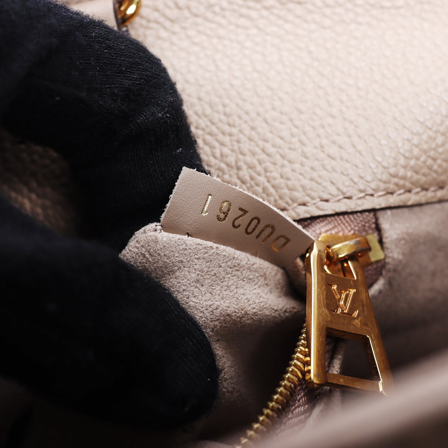 Pre-Owned Louis Vuitton Onthego MM Taupe Calfskin Shoulder Bag 57896753