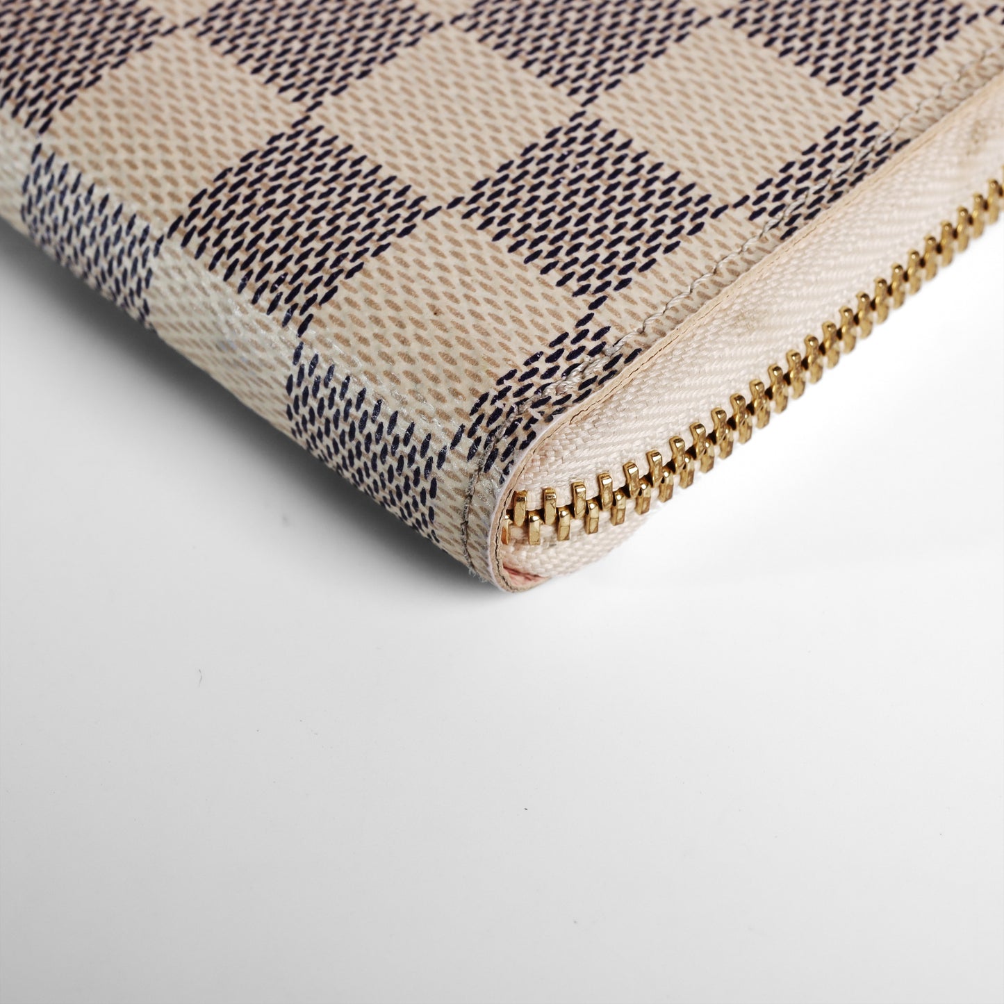 Pre-Owned Louis Vuitton Zippy Off-White Damier Azur Coated Canvas Wallet 58336617