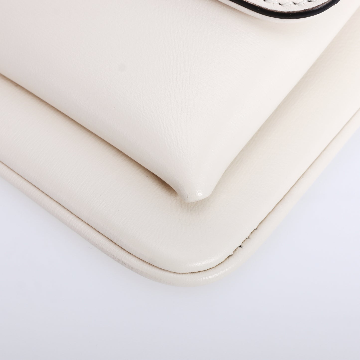 Pre-Owned Gucci Arli White Calfskin Shoulder Bag B61414416