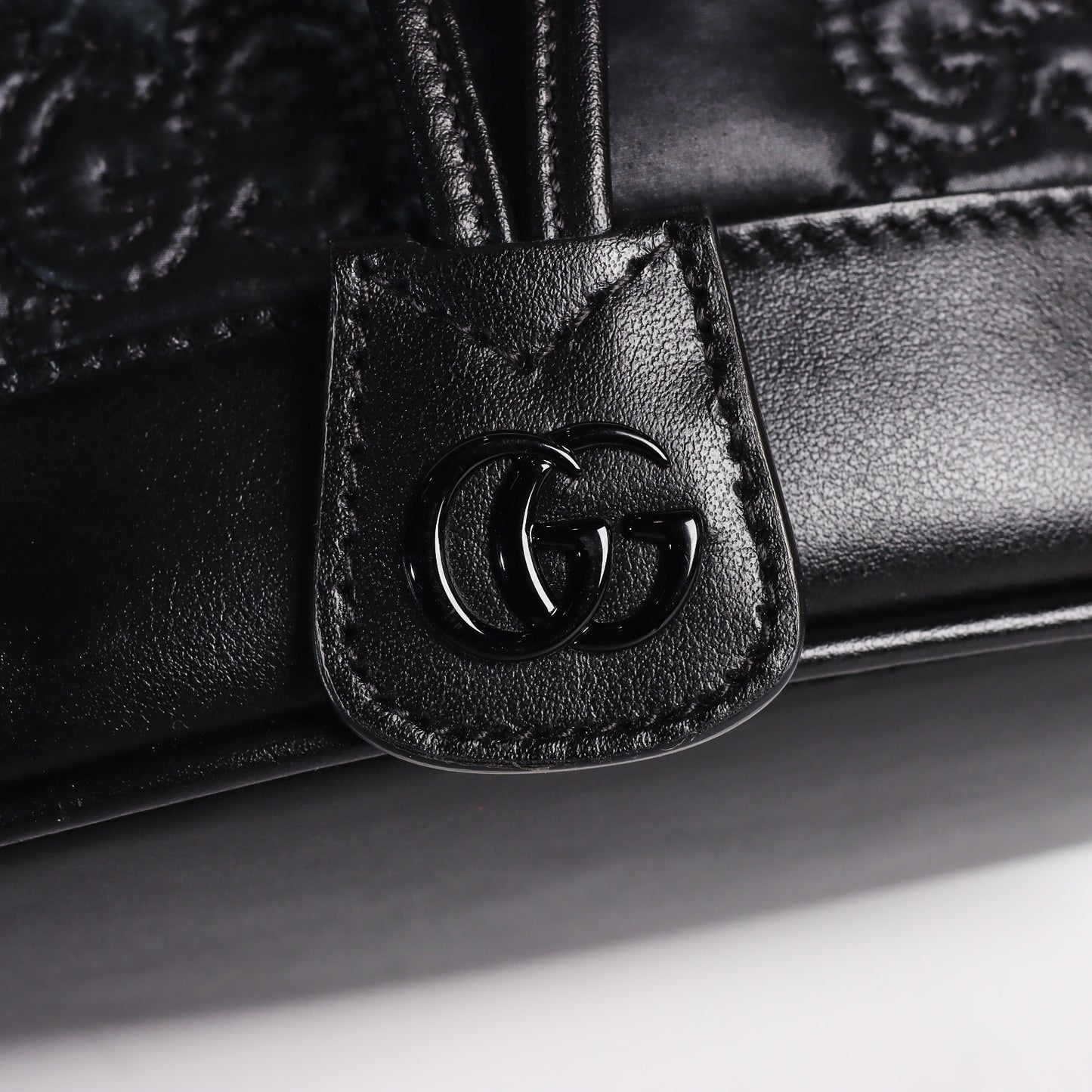 Pre-Owned Gucci Black  Matelassé  Calfskin  Crossbody Bag 61843833