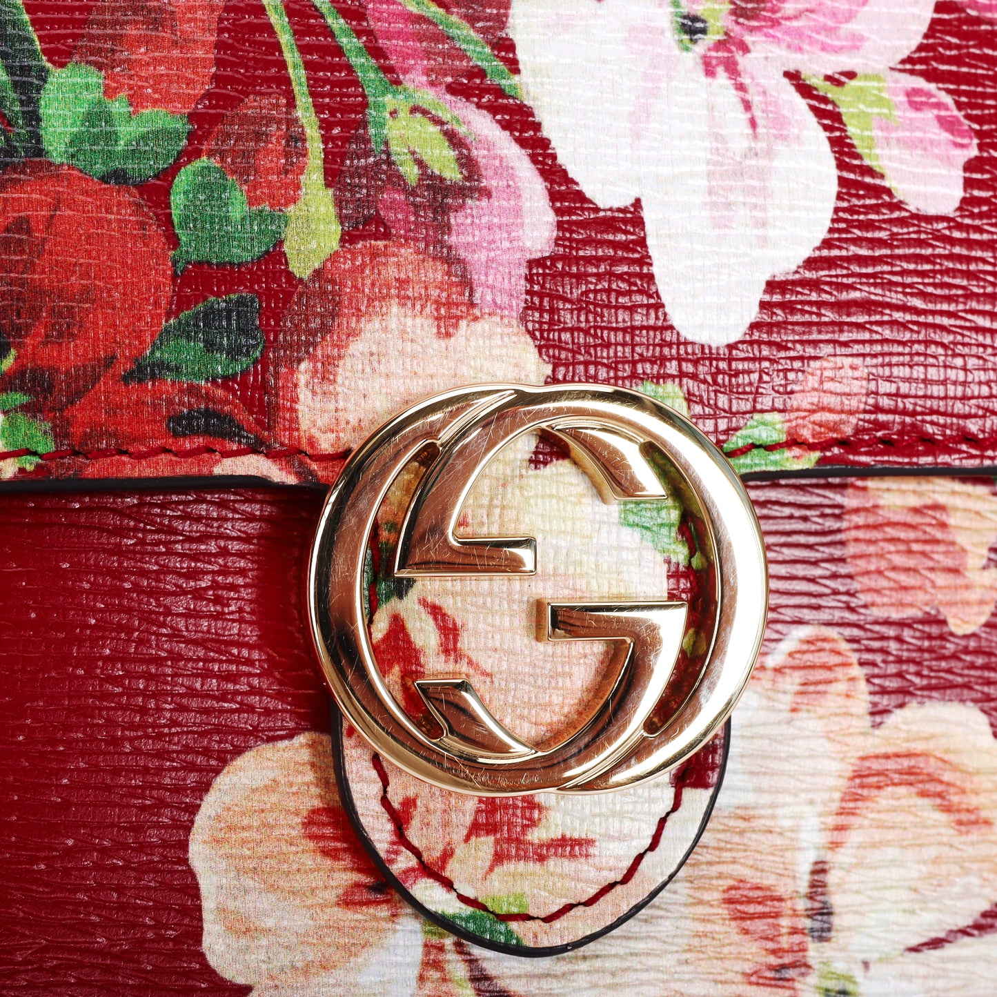 Pre-Owned Gucci Interlocking Red Floral Print Patent Calfskin Crossbody Bag 64888516