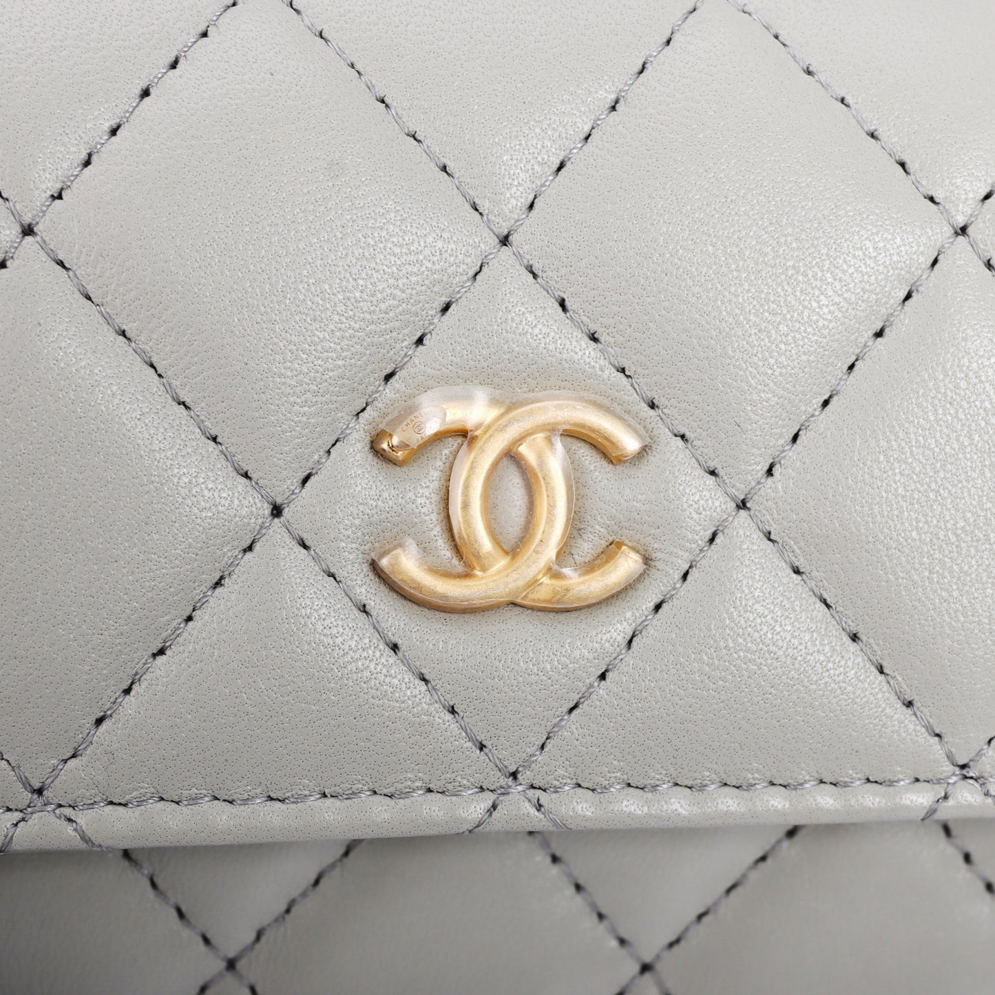 Pre-Owned Chanel Classic Quilted Grey Lambskin Leather Shoulder Bag 66562541