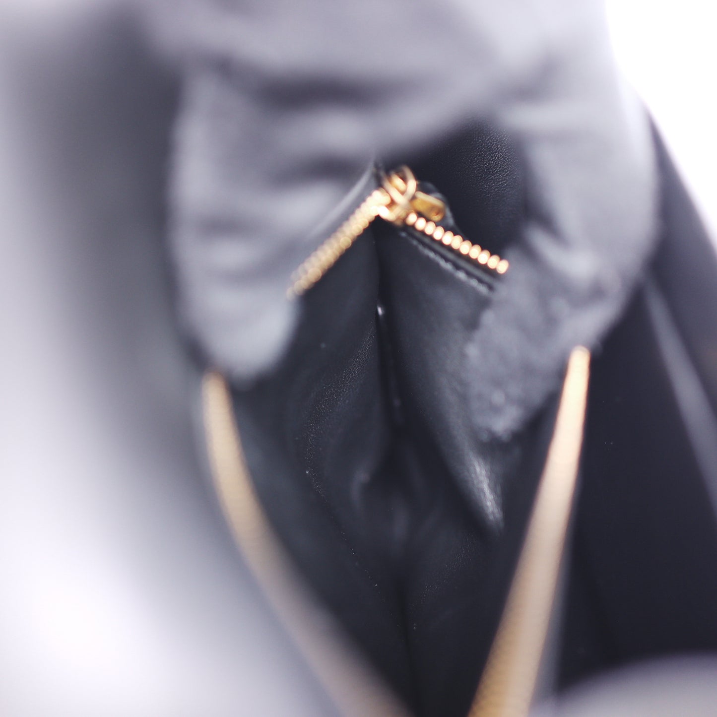 Pre-Owned Dior 30 Montaigne Black Calfskin Shoulder Bag 66690010