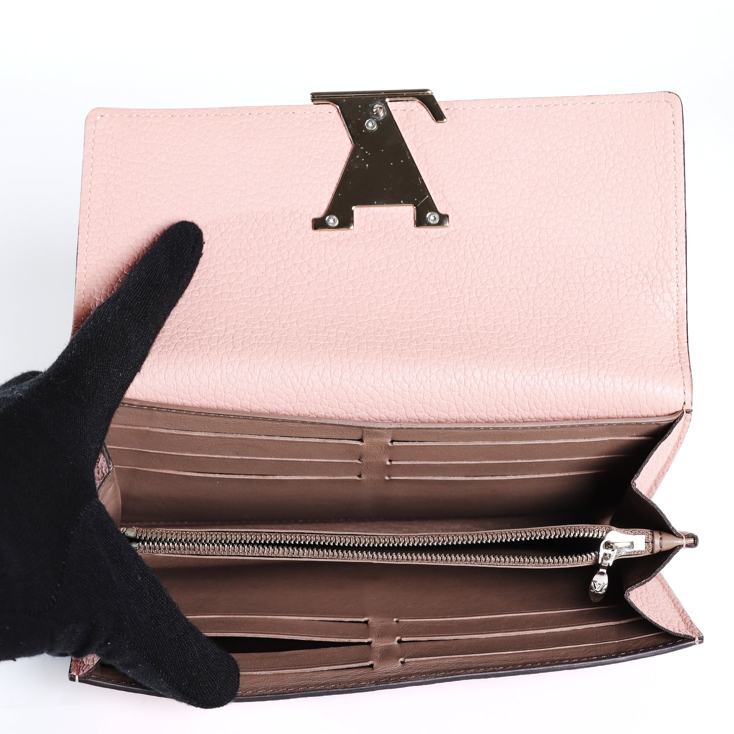 Pre-Owned Louis Vuitton Vavin Pink Leather with Silver-Tone LV Logo Wallet 67830123