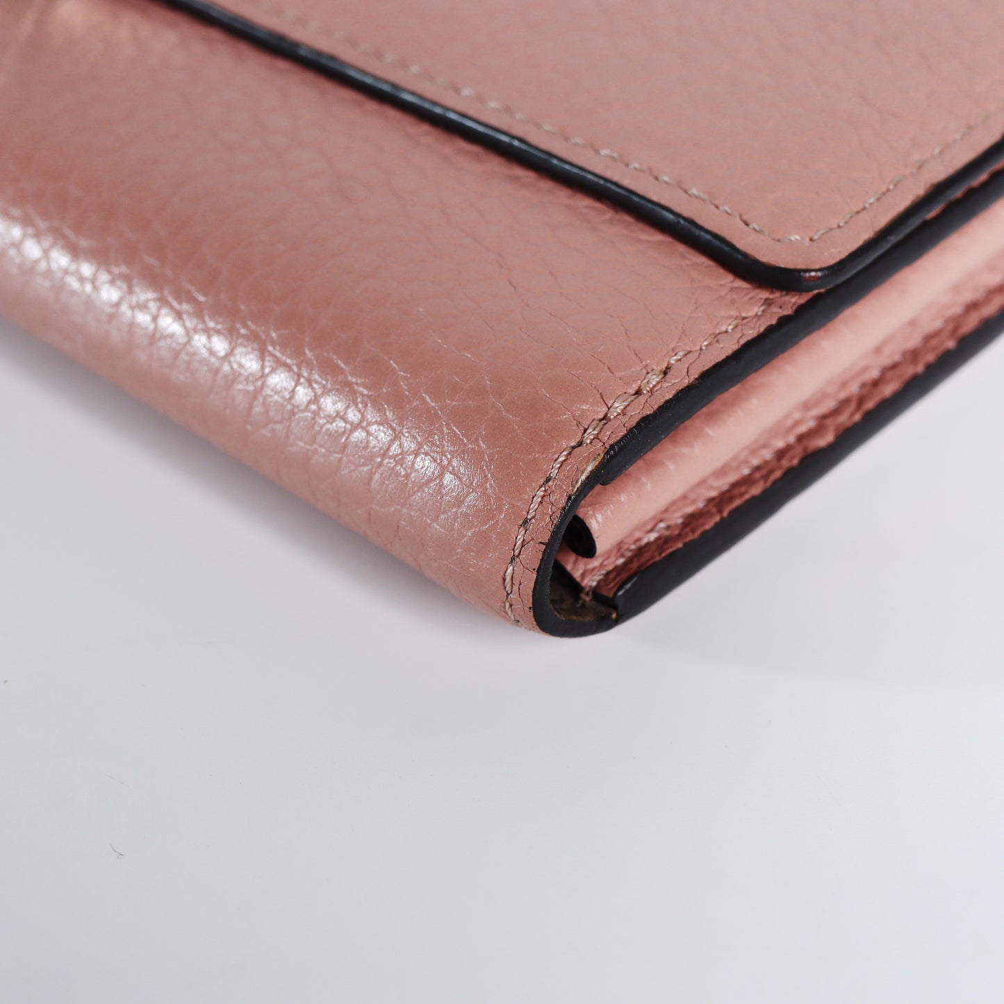 Pre-Owned Louis Vuitton Vavin Pink Leather with Silver-Tone LV Logo Wallet 67830123