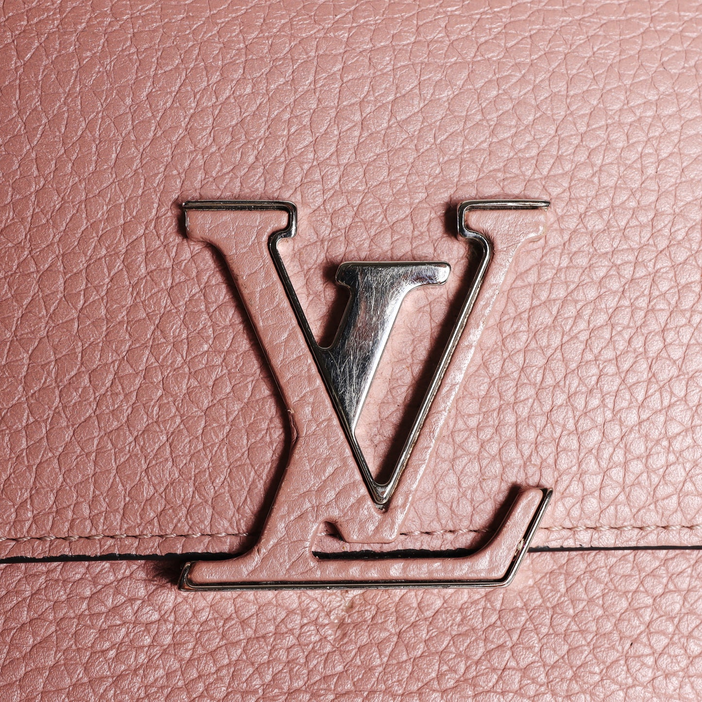 Pre-Owned Louis Vuitton Vavin Pink Leather with Silver-Tone LV Logo Wallet 67830123