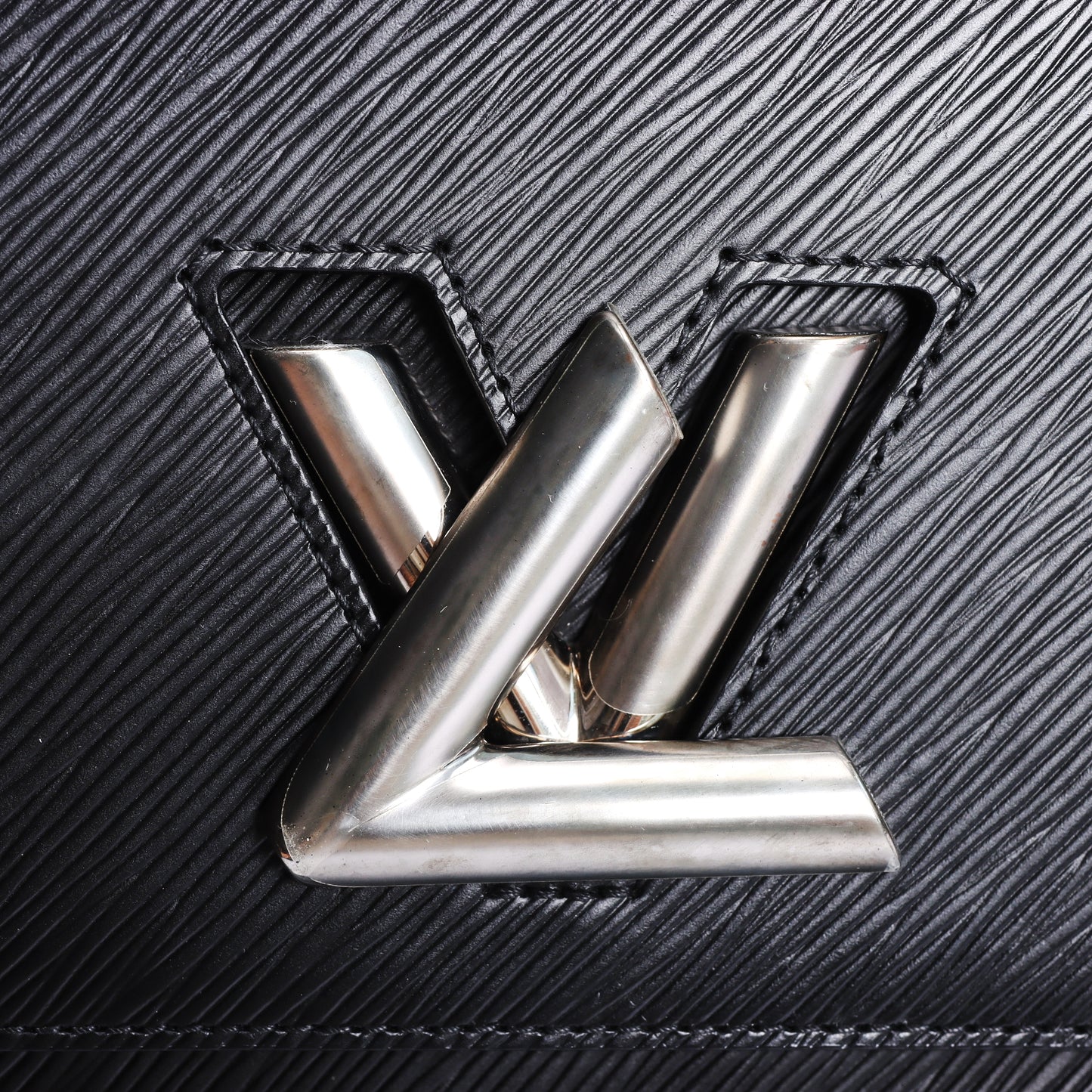 Pre-Owned Louis Vuitton Twist Black Epi Leather Shoulder Bag 71330920