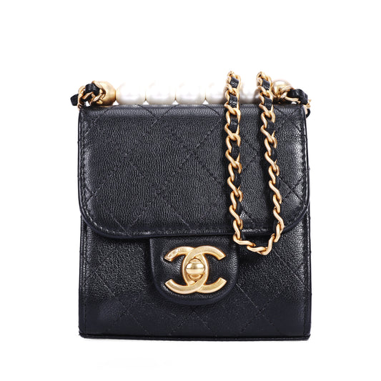 Pre-owned CHANEL Chic Pearls Black Quilted Calfskin Crossbody Bag 75337744 L