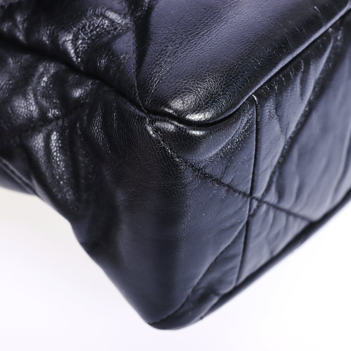 Pre-Owned Chanel 19 Bag Medium Black Quilted Lambskin Shoulder Bag 76394153