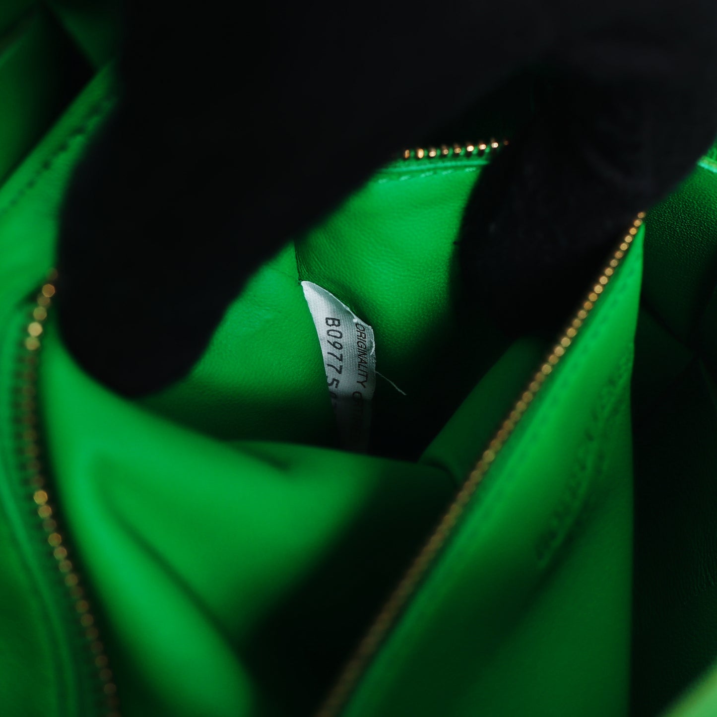 Pre-Owned Bottega Veneta Cassette Green Calfskin Crossbody Bag 76603824