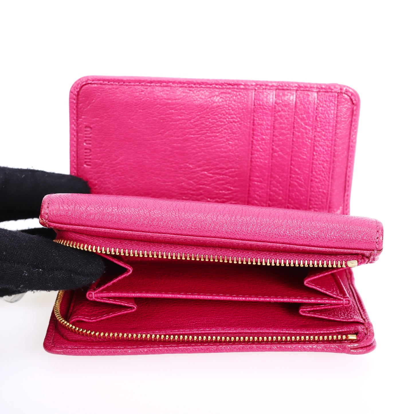 Pre-Owned Miu Miu Fuchsia Calfskin Compact Wallet 79748962