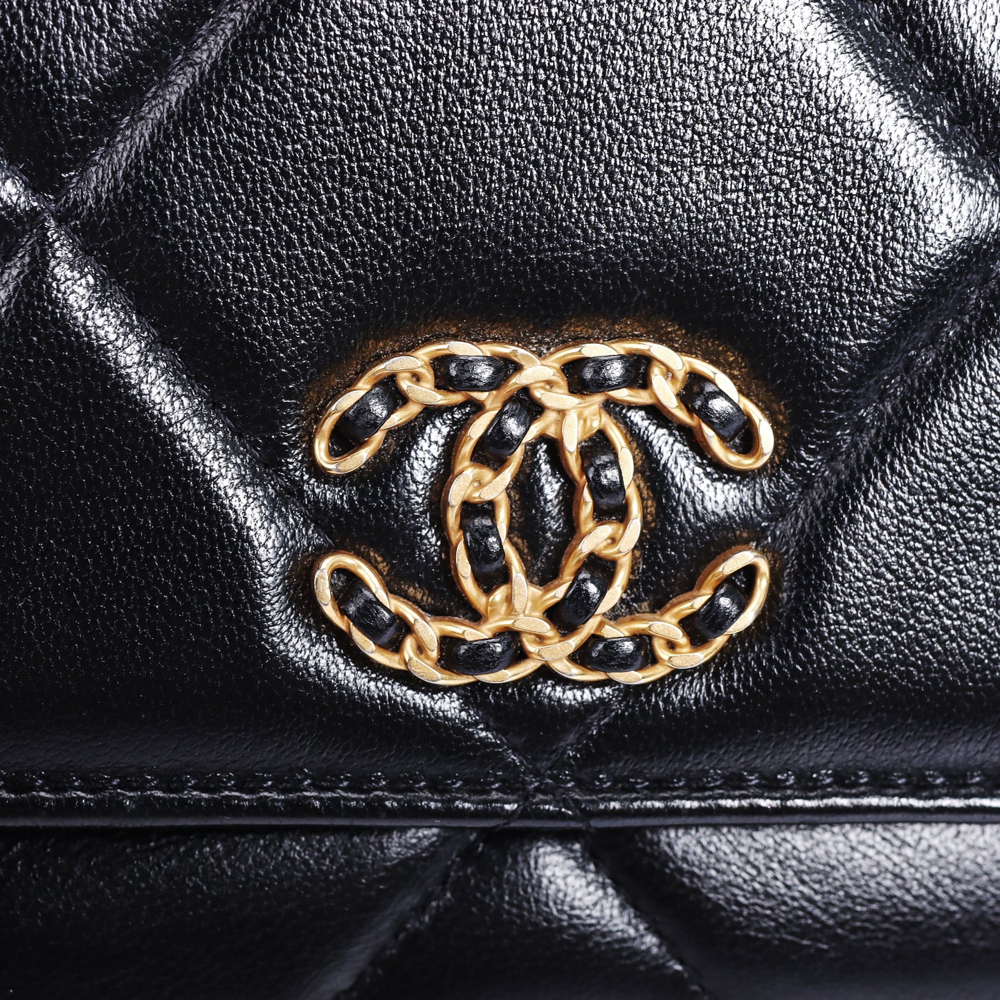 Pre-Owned Chanel 19 Black Lambskin Leather Wallet on Chain 79757415 L