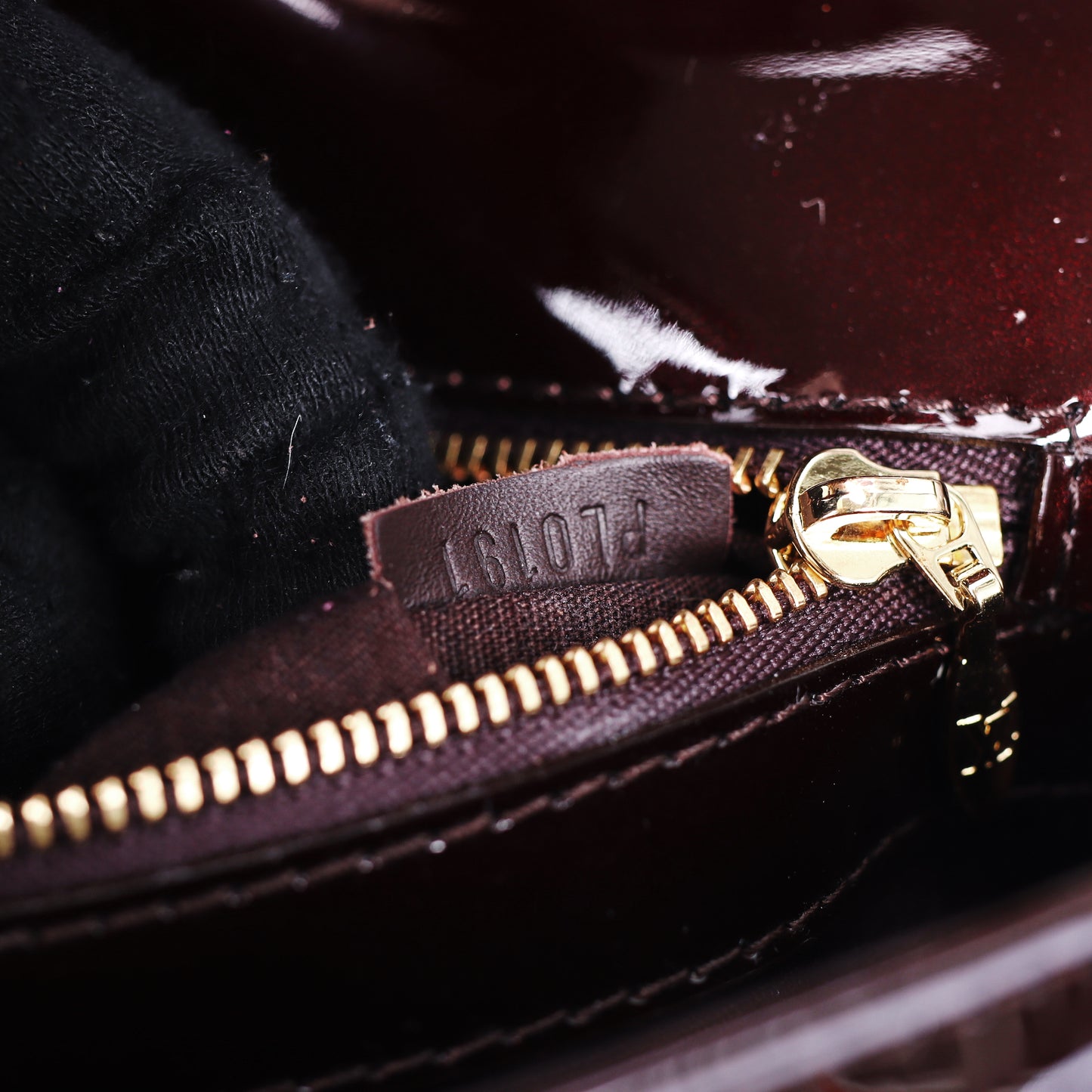 Pre-Owned Louis Vuitton Sobe Burgundy Patent Leather Clutch 81958183