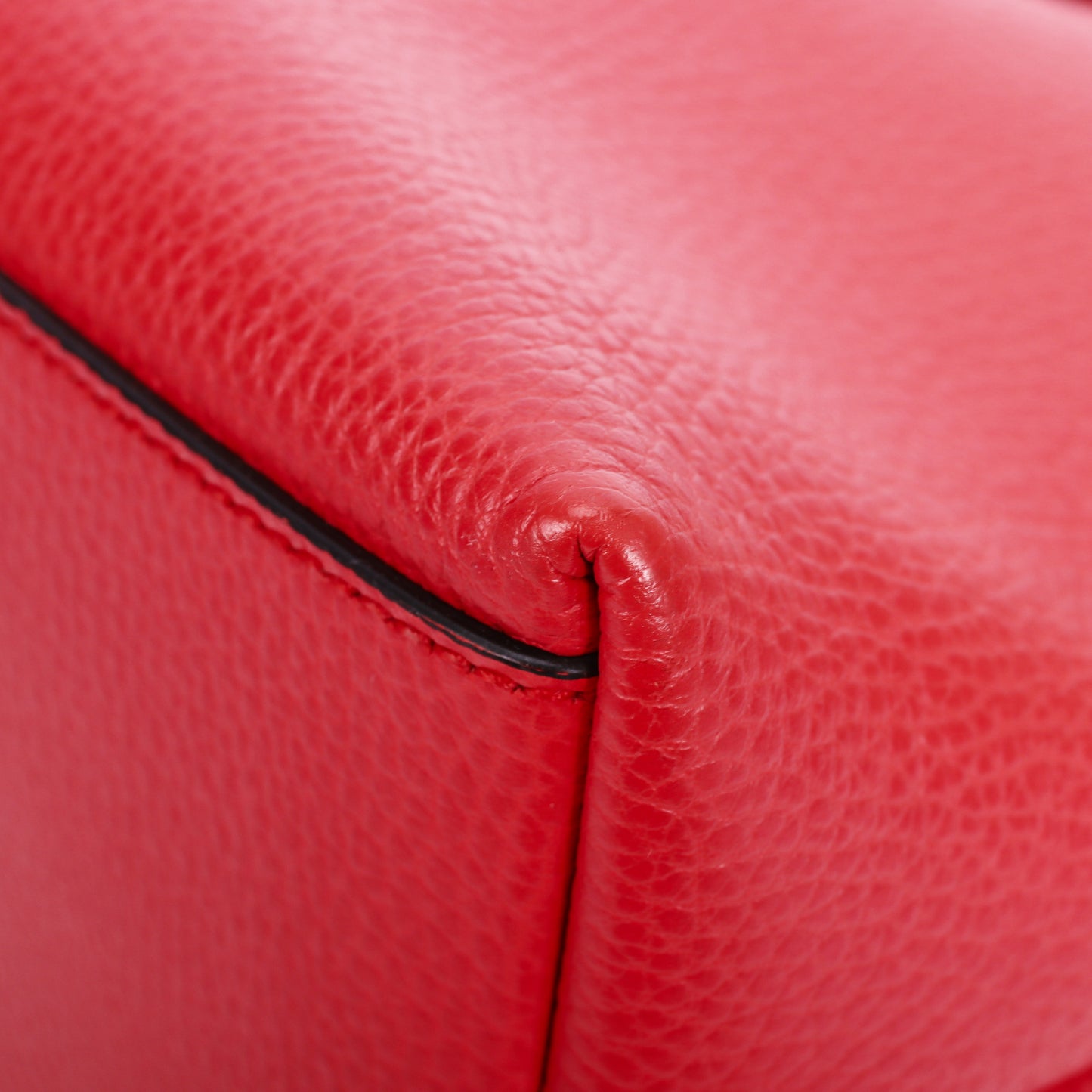 Pre-Owned Gucci Red Pebbled Calfskin Shoulder Bag  84133222