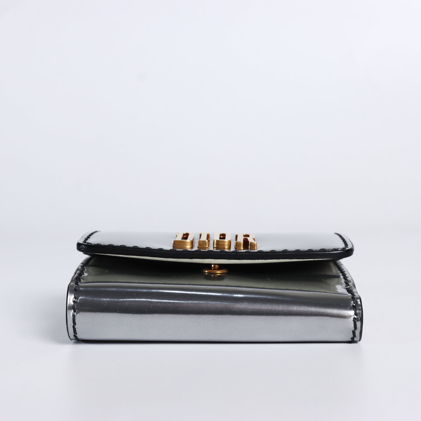 Pre-Owned Dior 30 Montaigne Compact Silver Calfskin Small Leather Goods 86175609