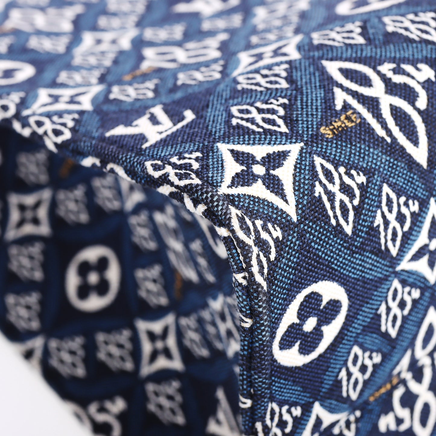 Pre-Owned Louis Vuitton Onthego MM Blue Canvas Shoulder Bag 87978151 L