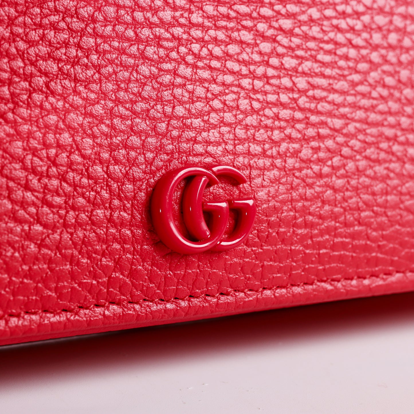 Pre‑Owned Gucci Magenta Matelassé GG Calfskin Wallet on Chain 88744076