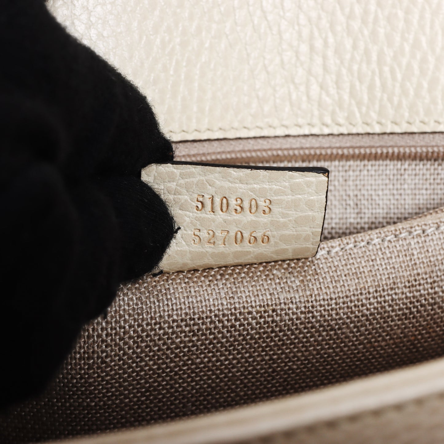 Pre-Owned Gucci Interlocking G  Large Size White Calfskin Shoulder Bag 89633915 c