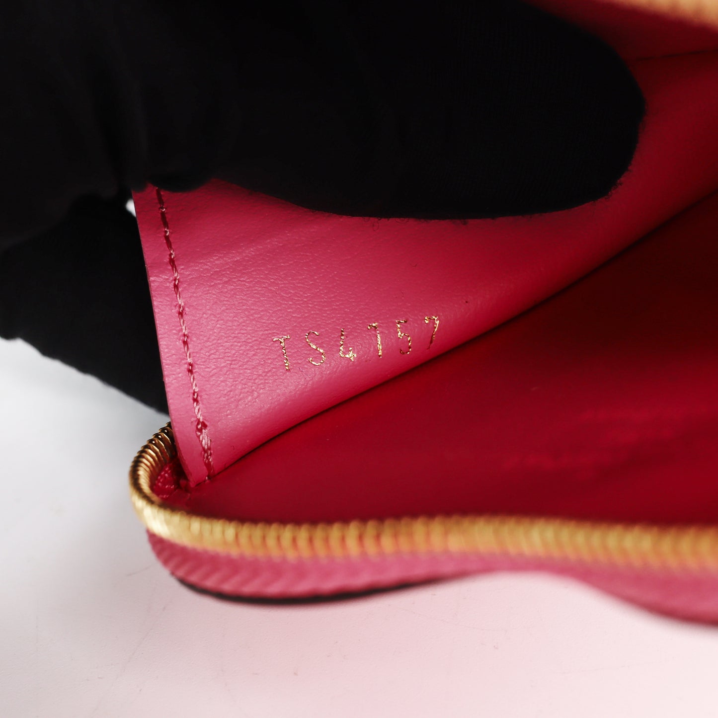 Pre-Owned Louis Vuitton Heart Pink Patent Leather  Coin Purse 92326183