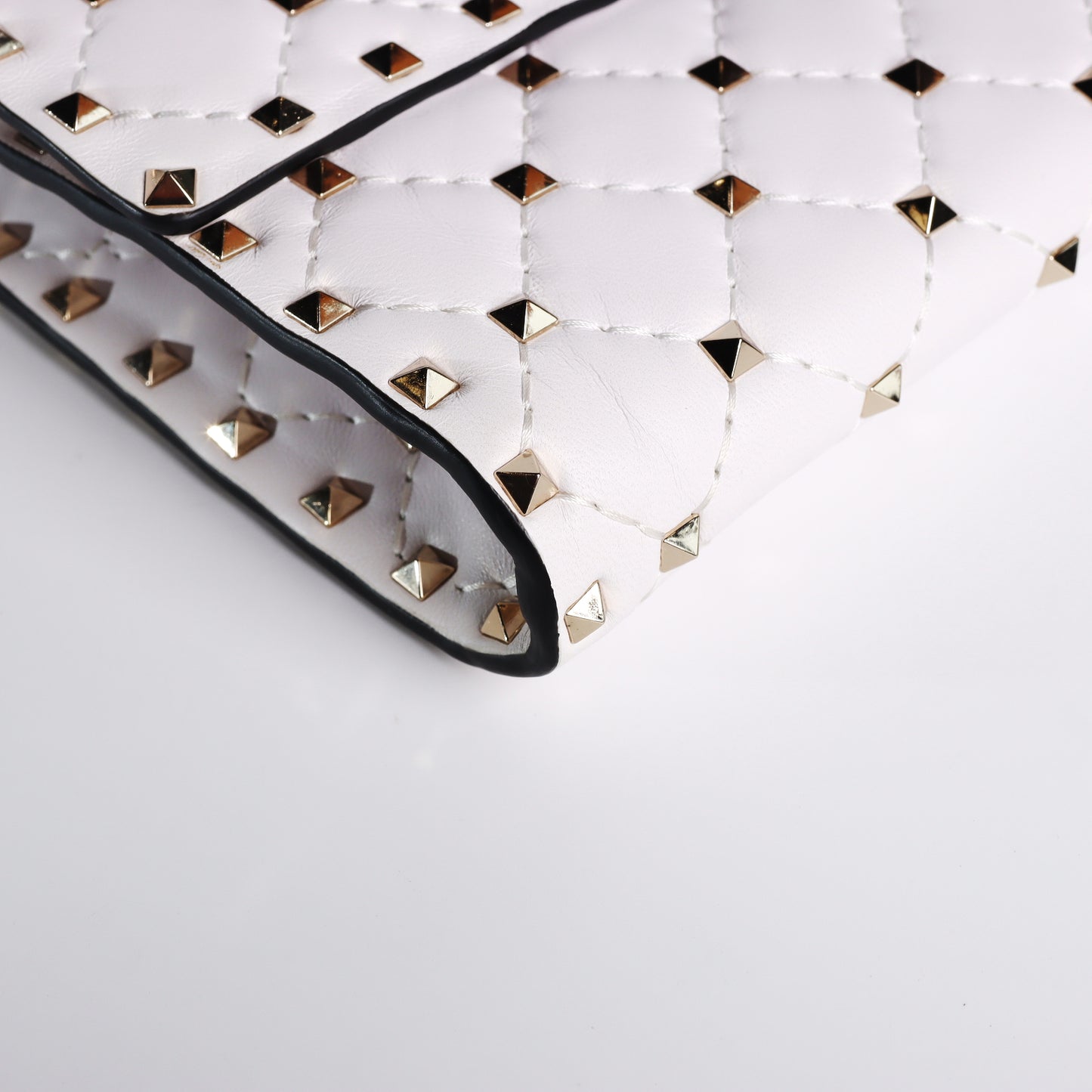 Pre-Owned Valentino Rockstud Spike White calfskin Wallet on Chain 92347410
