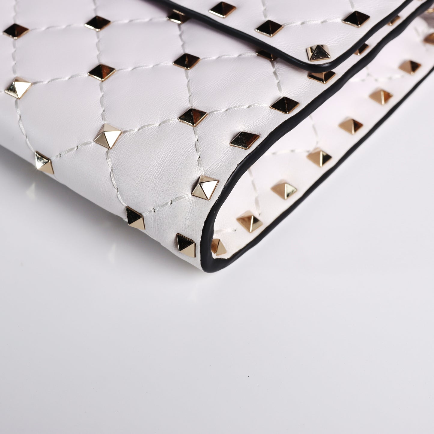 Pre-Owned Valentino Rockstud Spike White calfskin Wallet on Chain 92347410
