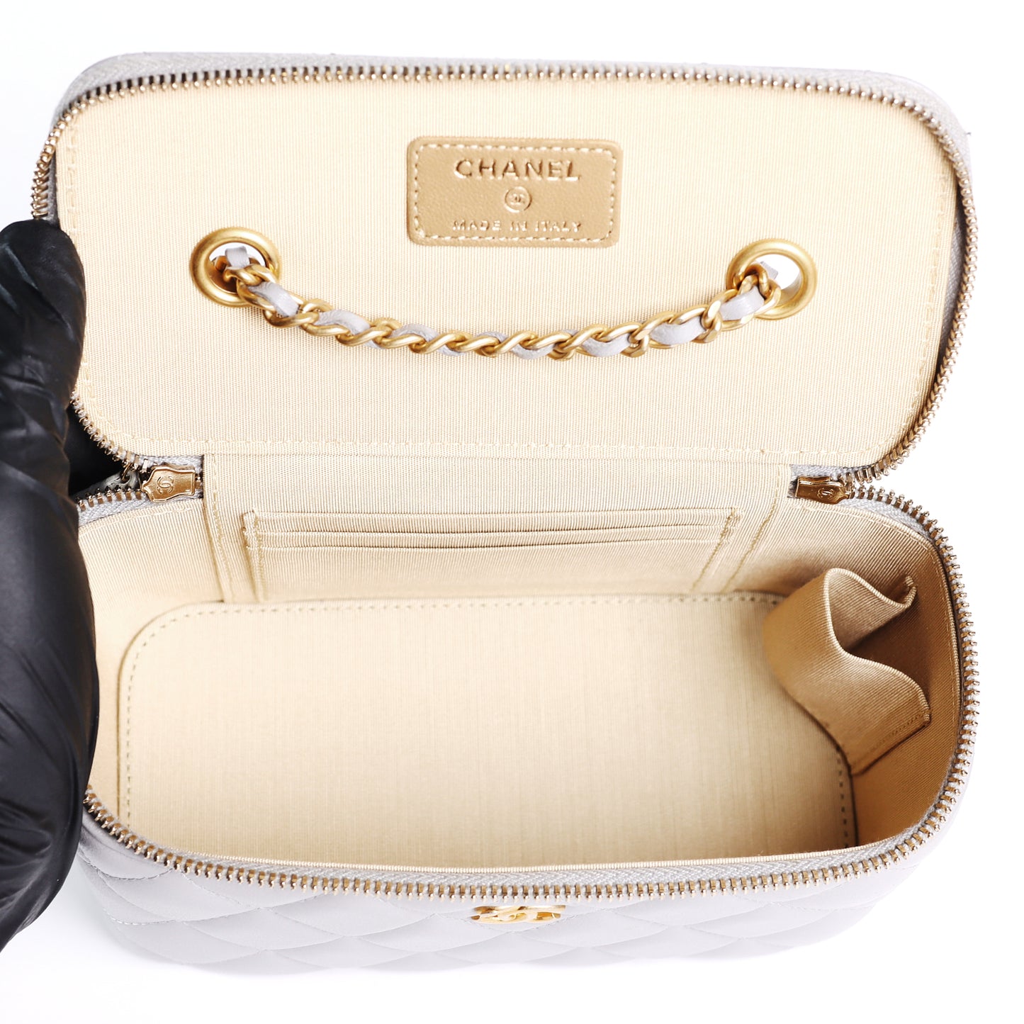 Pre-Owned Chanel Pearl Crush Vanity Case Gray Quilted Lambskin Leather Cosmetic Pouch Shoulder Bag 92463492