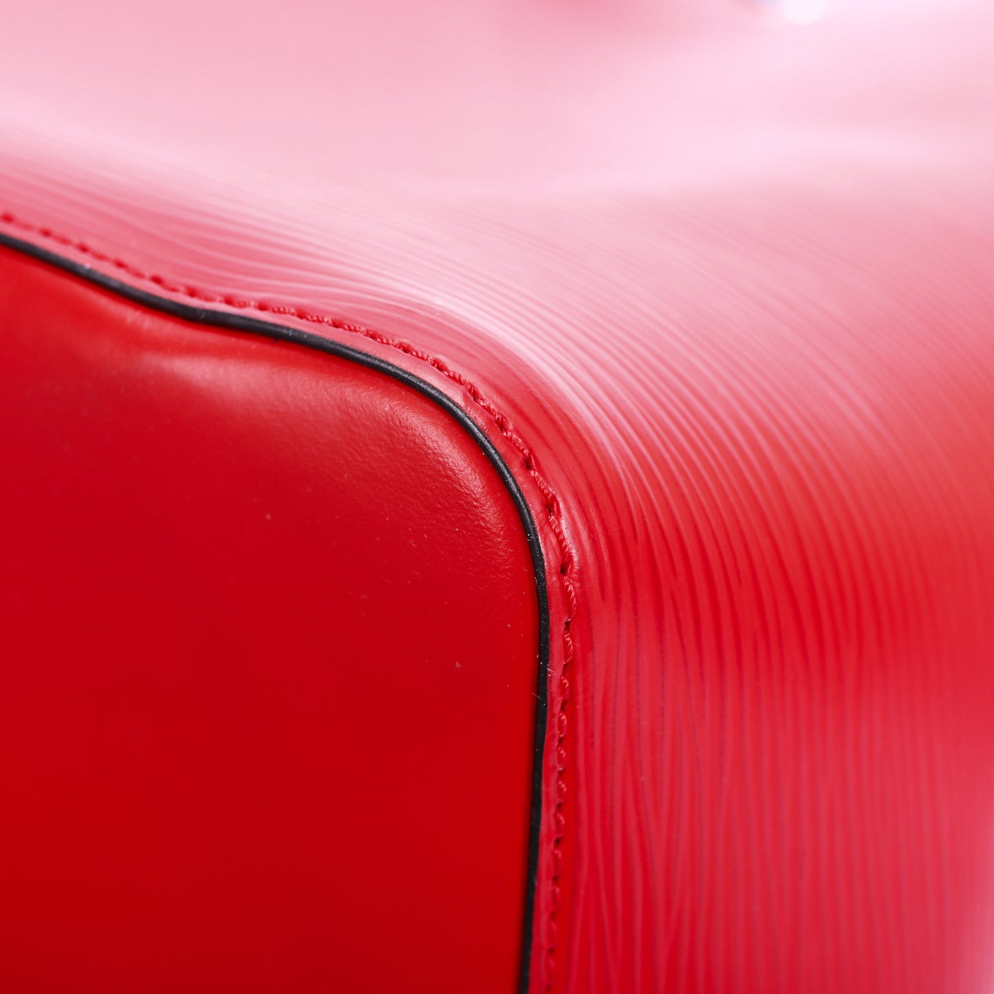 Pre-Owned Louis Vuitton NeoNoe Red Blue Calfskin Shoulder Bag  92728666