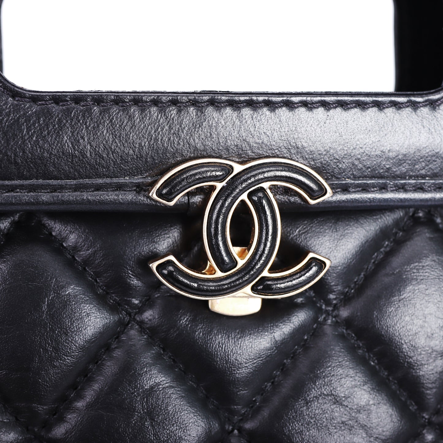 Pre-Owned Chanel  Black Quilted  Lambskin Shoulder Bag 93527587 L