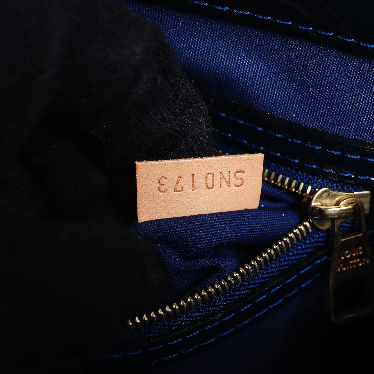 Pre-Owned Louis Vuitton Monogram Vernis Blue Patent Calfskin Tote Bag 93946404