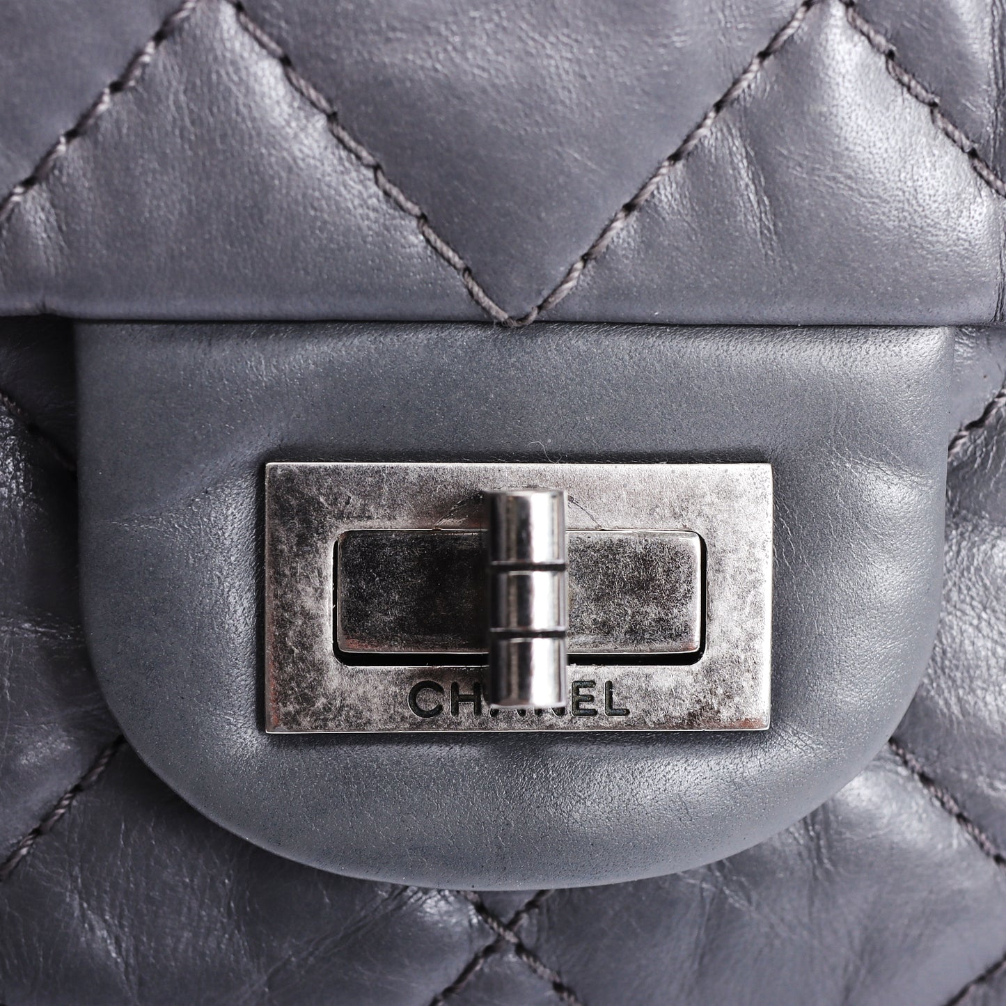 Pre-Owned Chanel Medium 2.55 Reissue Grey Calfskin Shoulder Bag 94435955