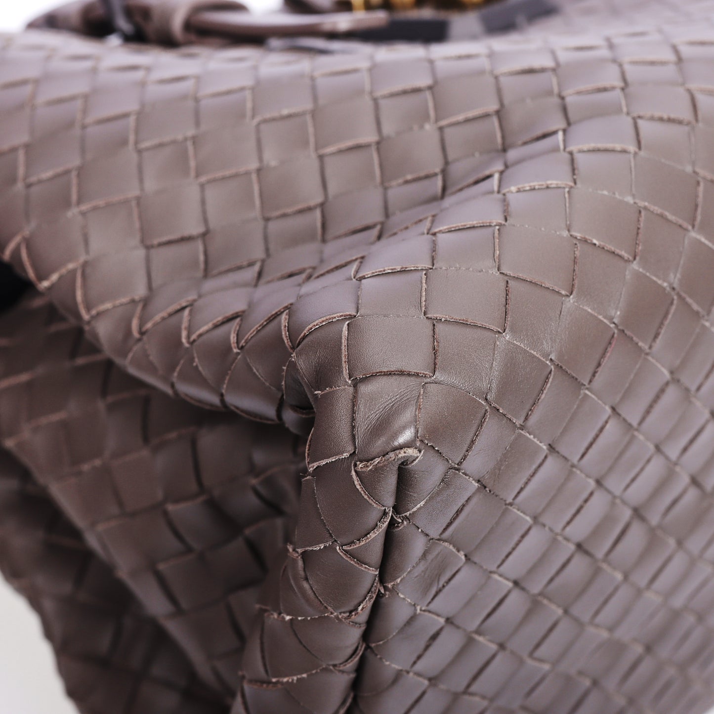 Pre-Owned Bottega Veneta Roma Intrecciato Taupe Calfskin Shoulder Bag 95490072