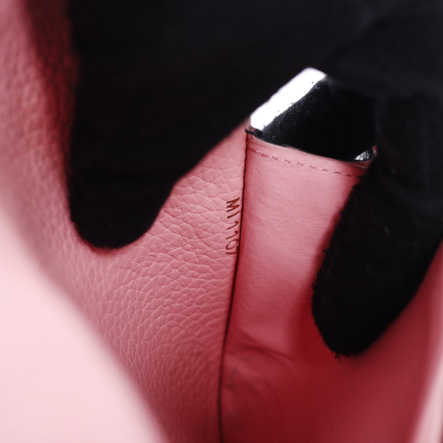 Pre-Owned Louis Vuitton Black Calfskin Long Wallet  96873777