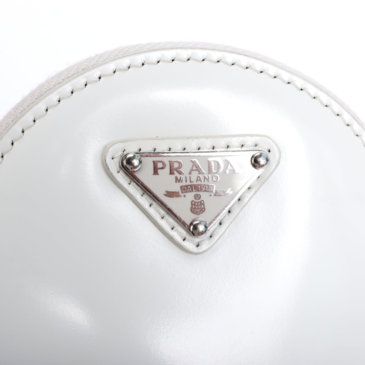 Pre-Owned Prada White Patent Leather Round Coin Purse Small Leather Goods 96948374