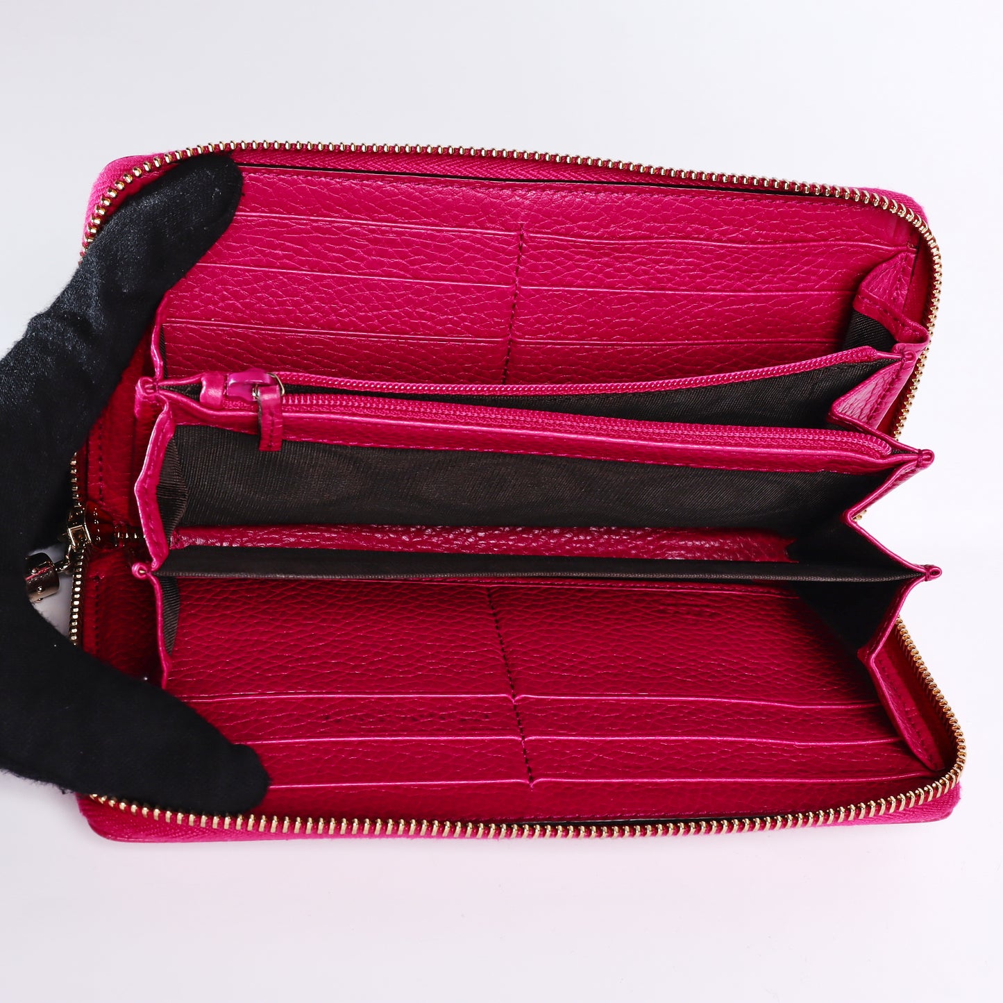 Pre-Owned Gucci Soho Fuchsia calfskin Leather Wallet 99110151