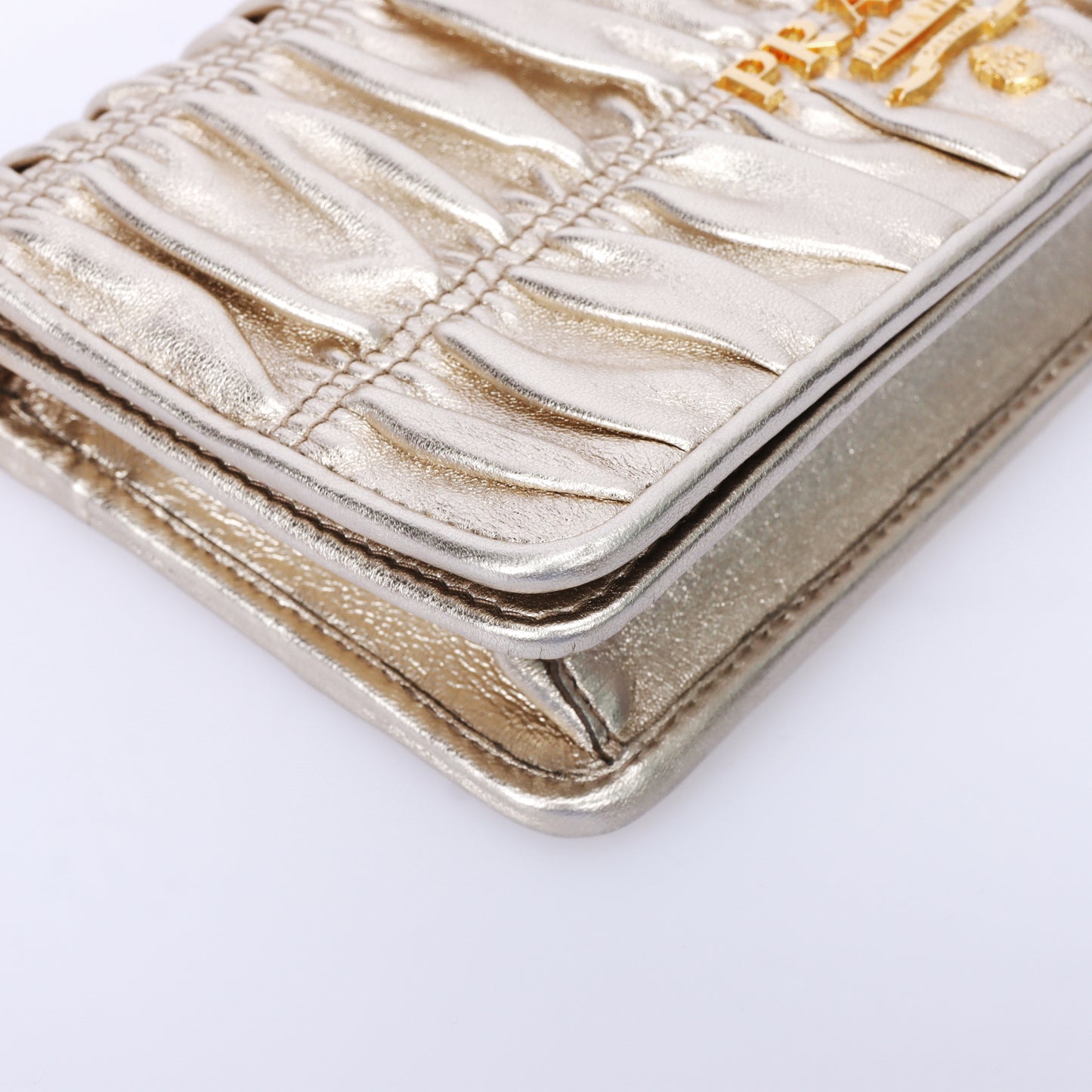 Pre-Owned Prada Gaufre Small Gold Calfskin Wallet 99316959
