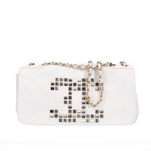 Pre-Owned Chanel Cube Studs White Calfskin Shoulder Bag 12366113 L