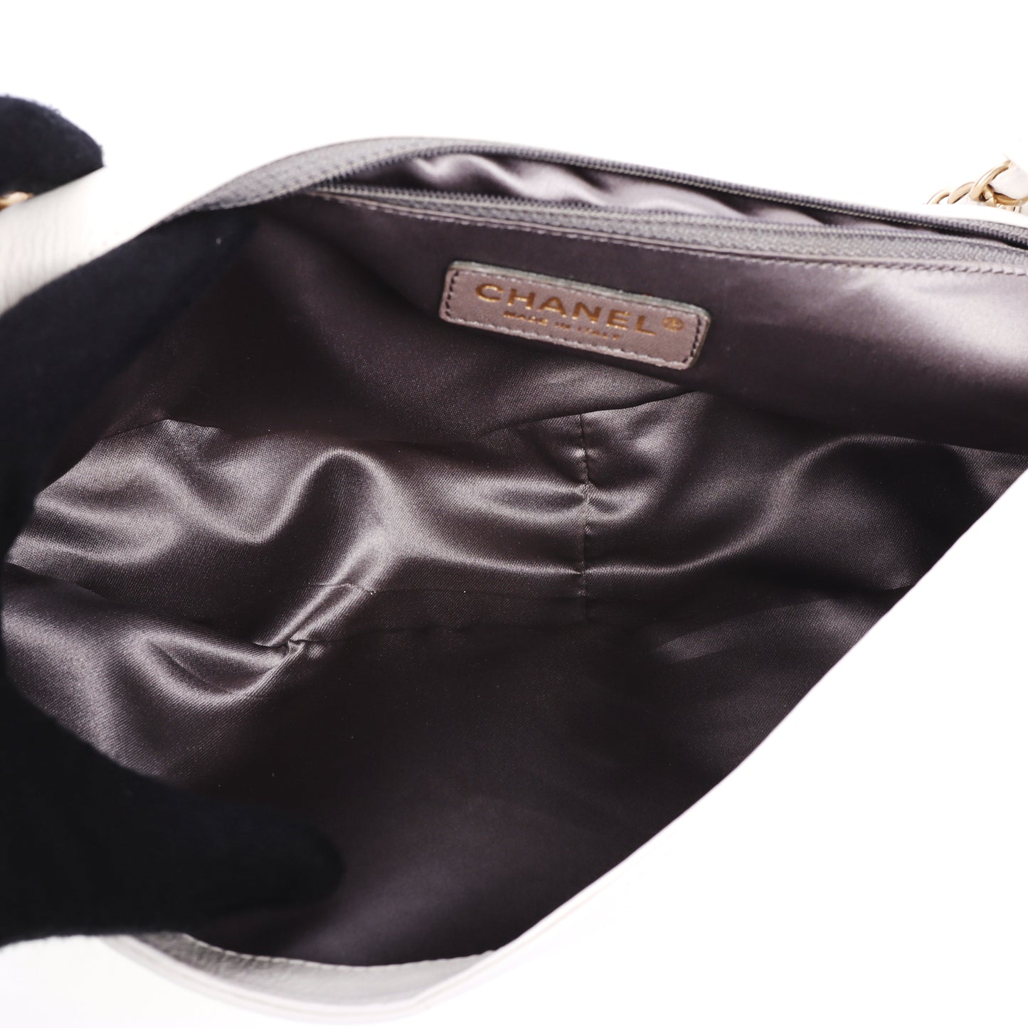 Pre-Owned Chanel Cube Studs White Calfskin Shoulder Bag 12366113 L