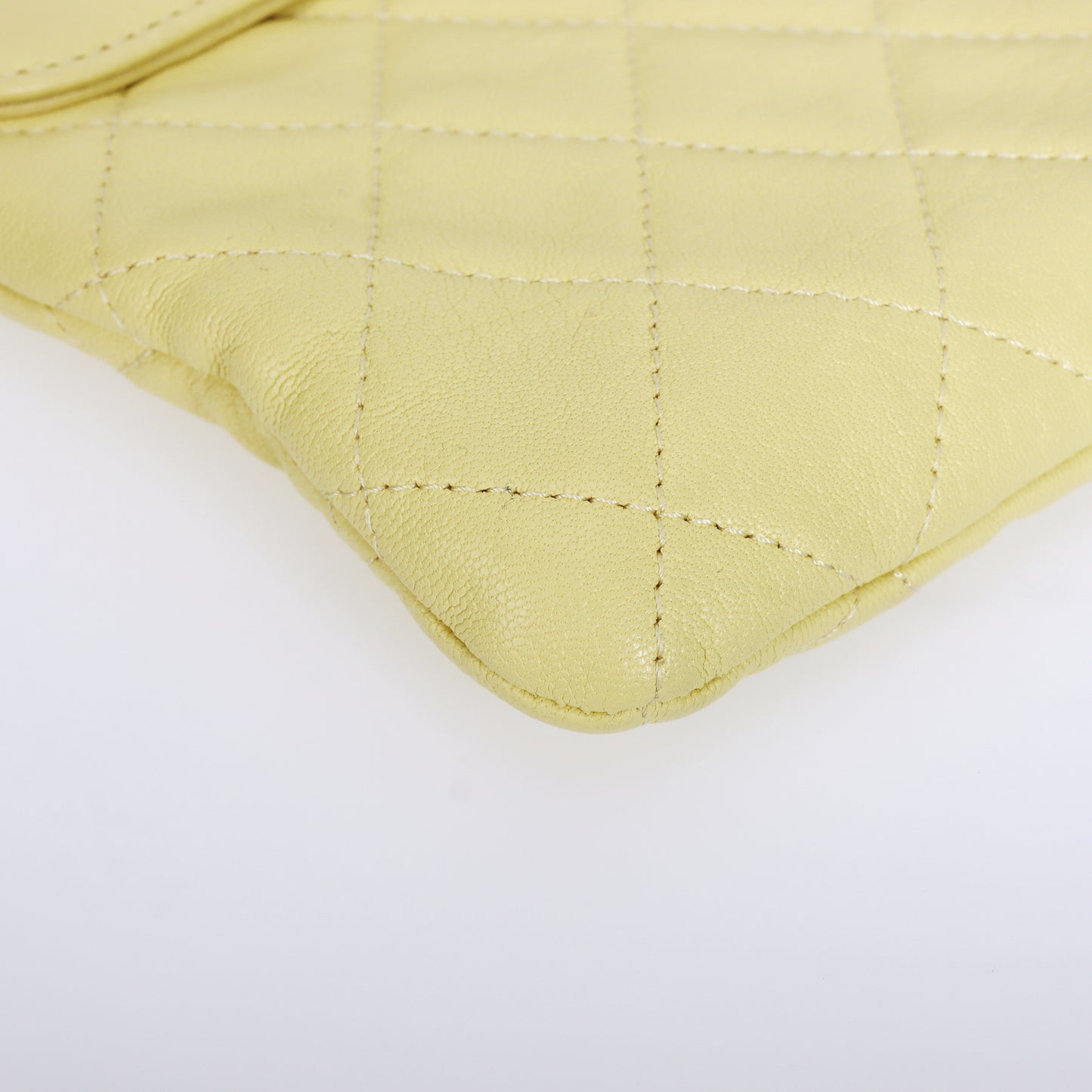 Pre-Owned Chanel Yellow Quilted Lambskin Flap Clutch 14495966