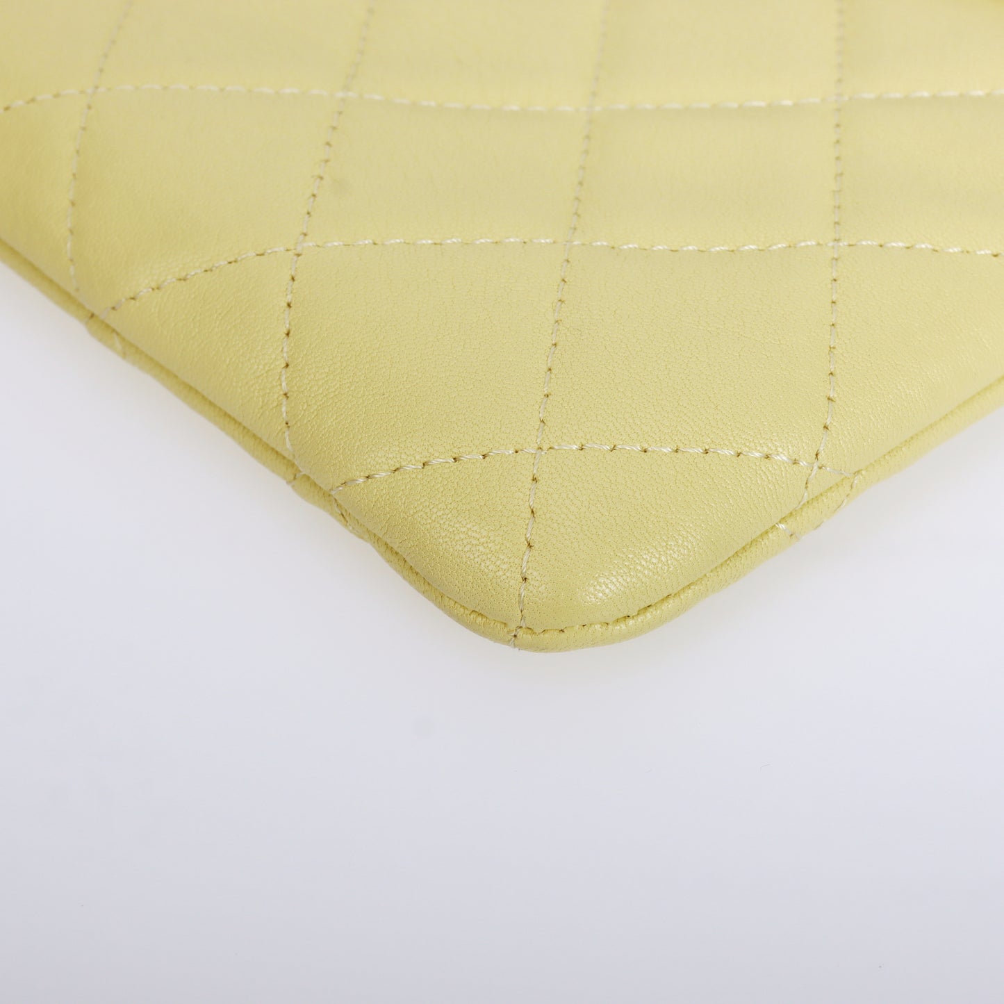 Pre-Owned Chanel Yellow Quilted Lambskin Flap Clutch 14495966