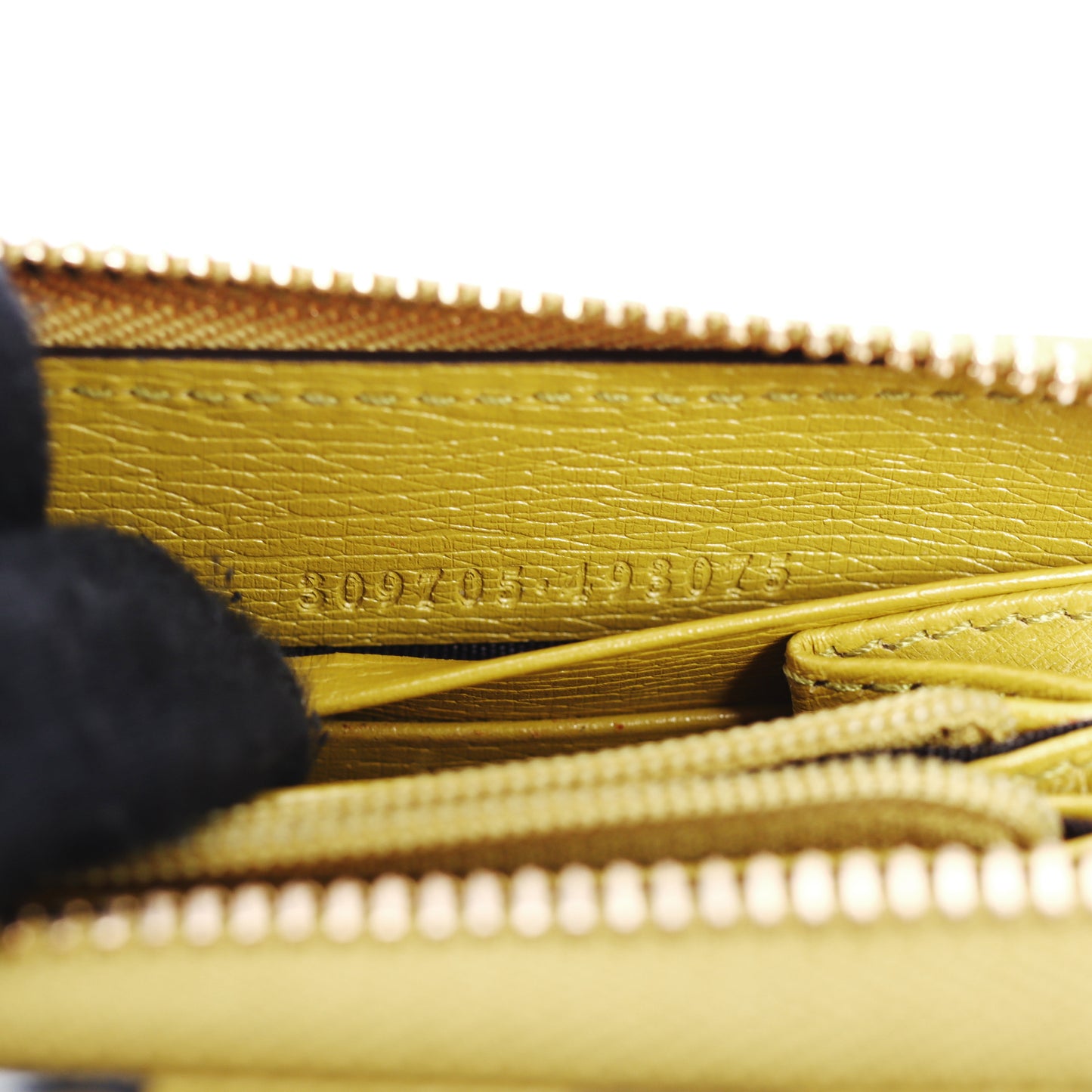 Pre-Owned Gucci Yellow Heart Print Calfskin Zip-Around Wallet 16261906