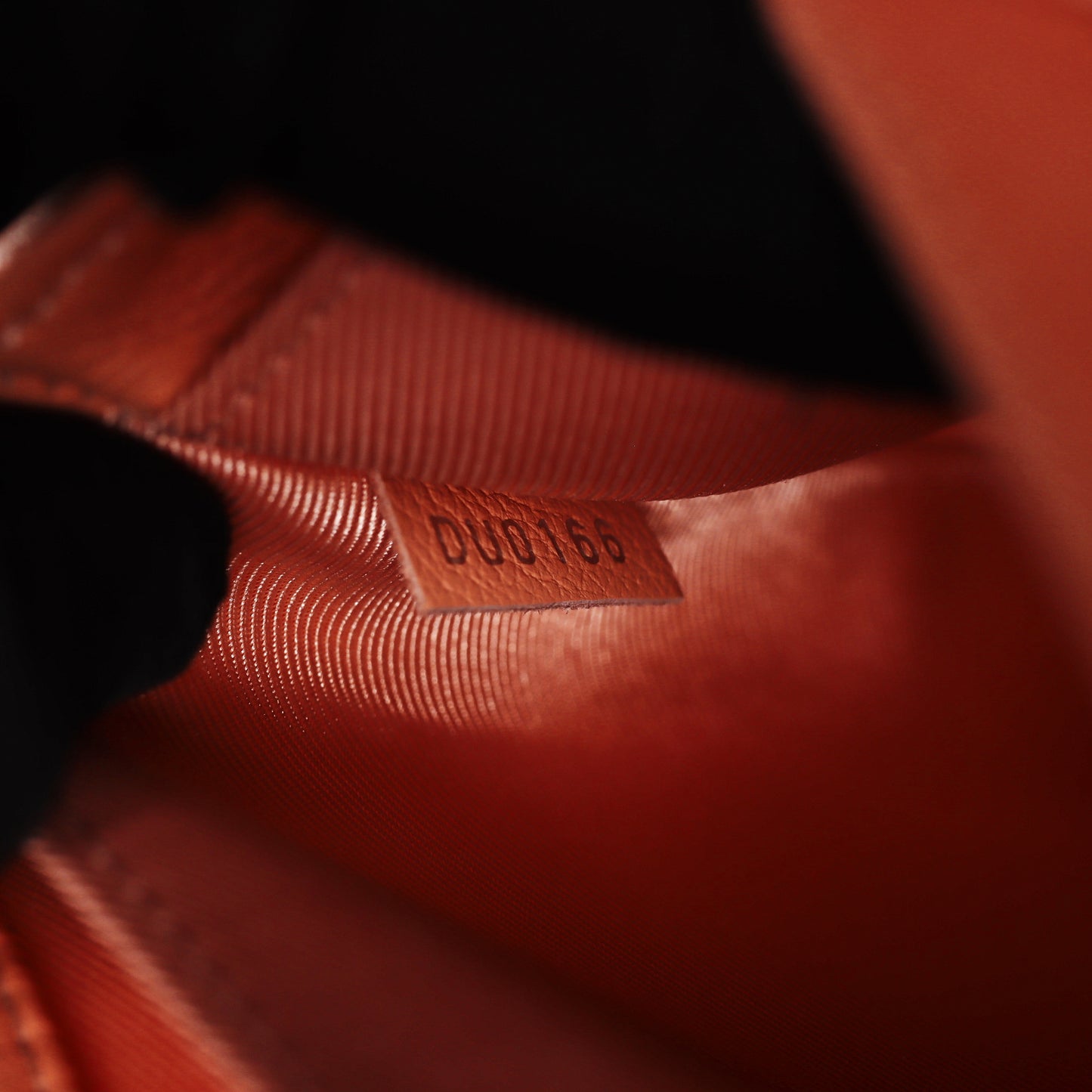 Pre-Owned Louis Vuitton Lockme II Beige Calfskin Shoulder Bag 17895358 c